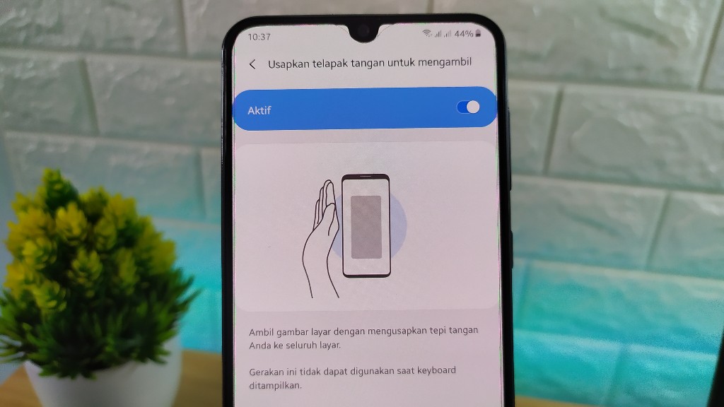 Cara Mengambil Screenshot di Samsung dengan Usap Layar